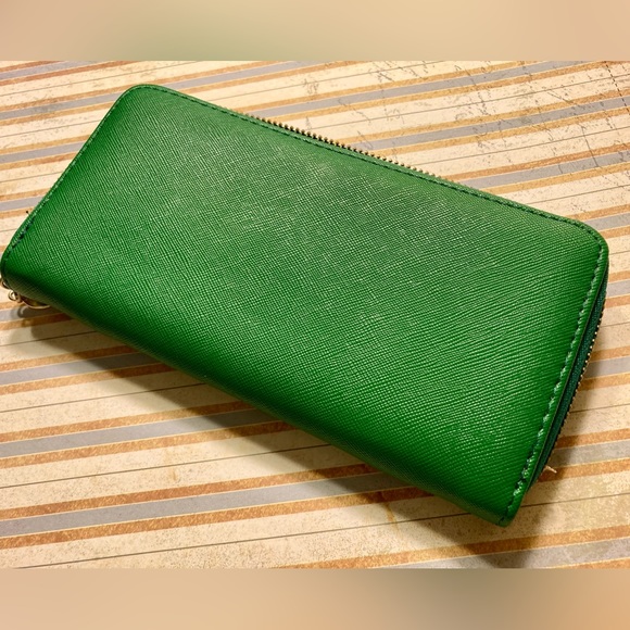 Green Wallet with Gold Bow - Picture 3 of 5